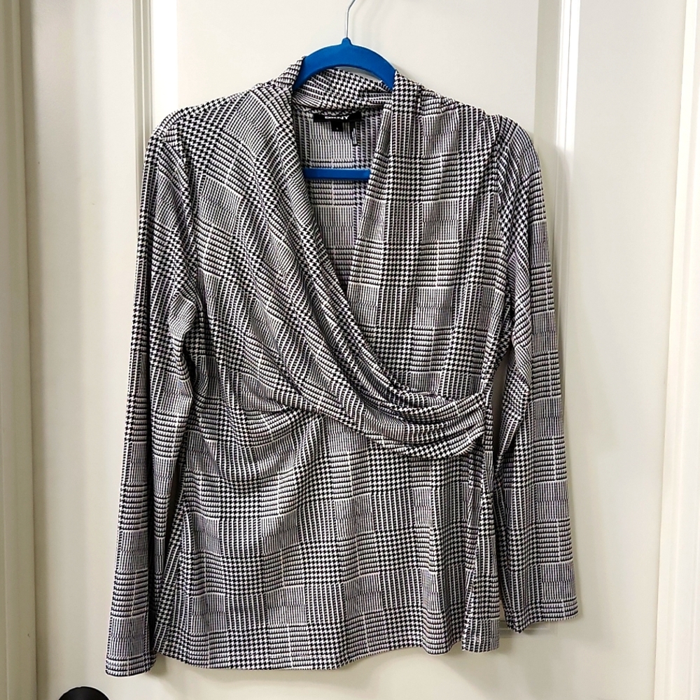 DKNY faux wrap top, L, houndstooth black and white